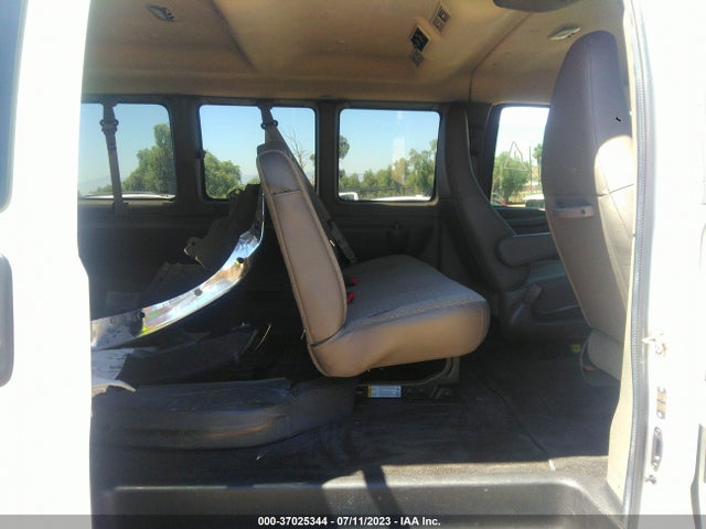 Chevrolet Express Passenger Lt 2016 1GAWGFFG7G1204997 Image 14