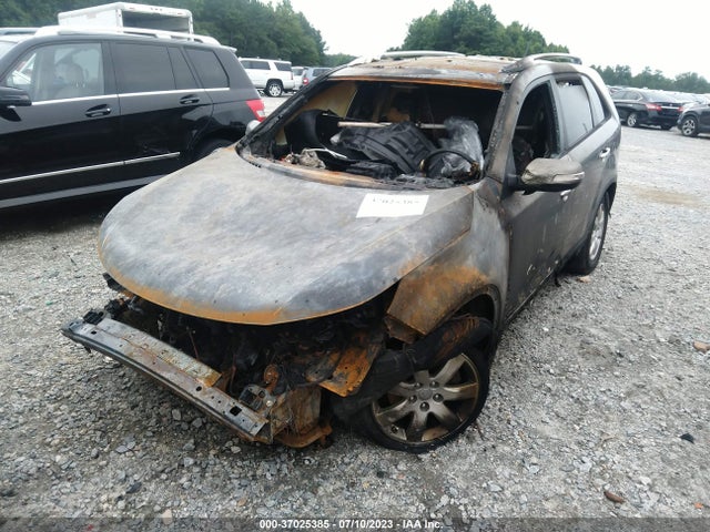 2012 KIA SORENTO LX VIN: 5XYKTCA61CG228530