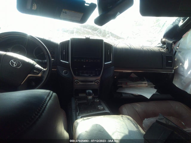 2018 Toyota Land Cruiser, VIN: JTMCY7AJ7J4066268