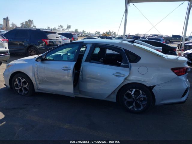 3KPF24AD9ME297974 KIA Forte Lxs