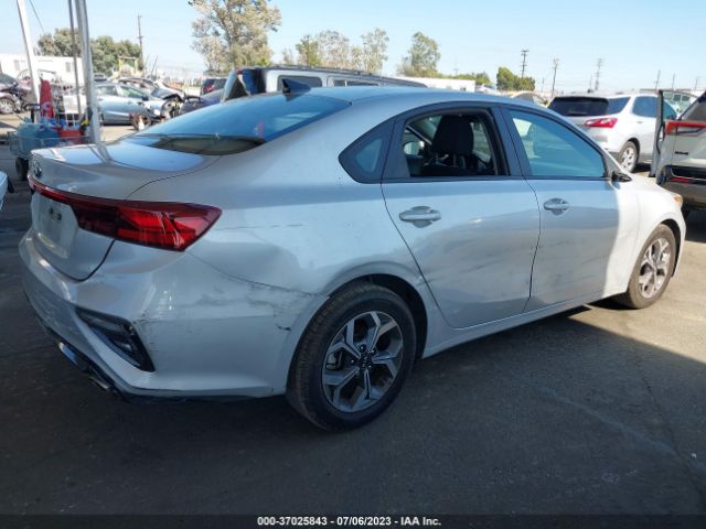 3KPF24AD9ME297974 KIA Forte Lxs