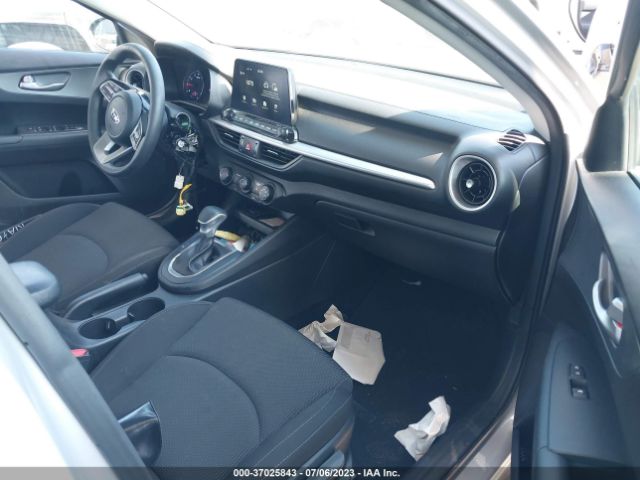 3KPF24AD9ME297974 KIA Forte Lxs