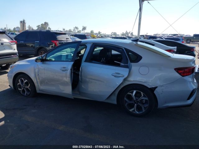 3KPF24AD9ME297974 KIA Forte Lxs