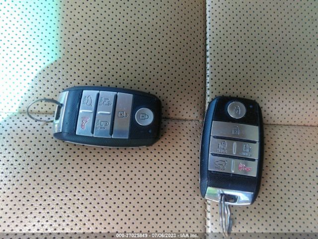 KNDMC5C10G6083933 KIA SEDONA EX
