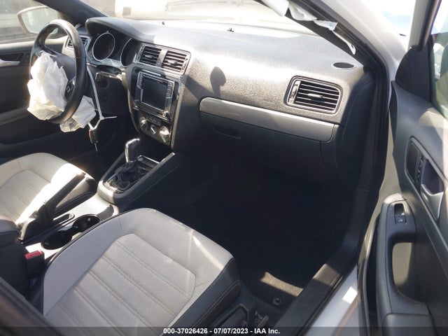3VWD17AJ1HM392619 Volkswagen Jetta 1.8t Sport