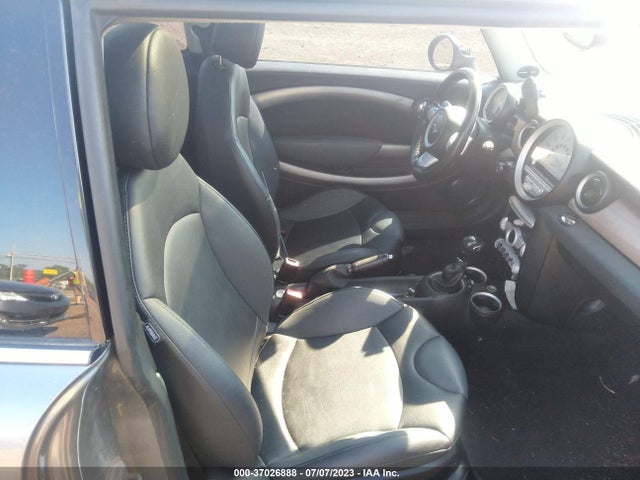 2010 MINI COOPER HARDTOP WMWMF7C54ATZ69149 Photo 4
