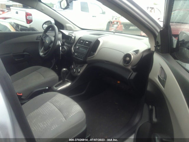 Chevrolet SONIC LS 2016 1G1JA5SH0G4153118 Image 6
