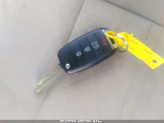 5XYPG4A33GG049417 KIA SORENTO LX
