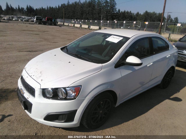 Chevrolet SONIC LS 2014 1G1JA5SH0E4181756 Image 2