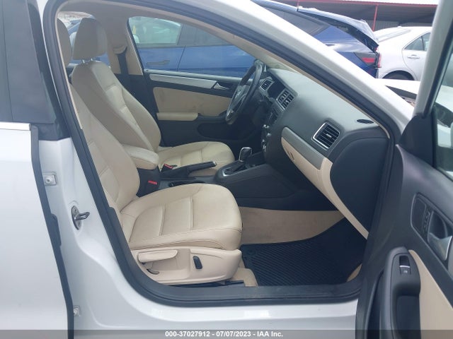 3VWD17AJ2EM438230 Volkswagen Jetta Sedan Se