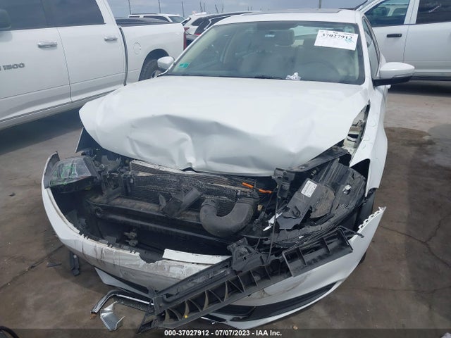 3VWD17AJ2EM438230 Volkswagen Jetta Sedan Se