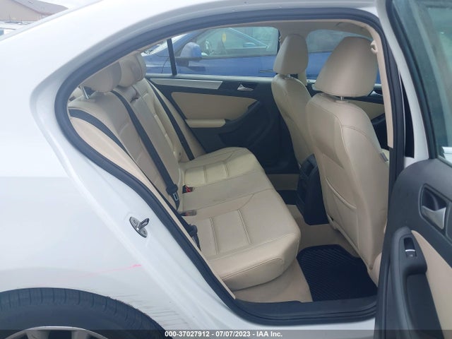 3VWD17AJ2EM438230 Volkswagen Jetta Sedan Se