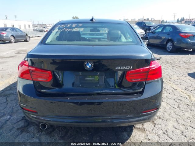 WBA8E1G55HNU15225 BMW 3 Series 320i