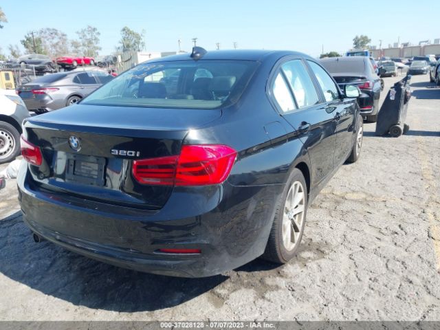 WBA8E1G55HNU15225 BMW 3 Series 320i