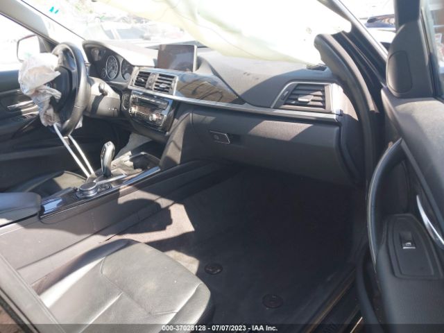 WBA8E1G55HNU15225 BMW 3 Series 320i
