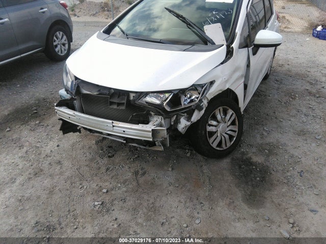 Honda FIT LX 2017 3HGGK5H50HM710712 Image 13