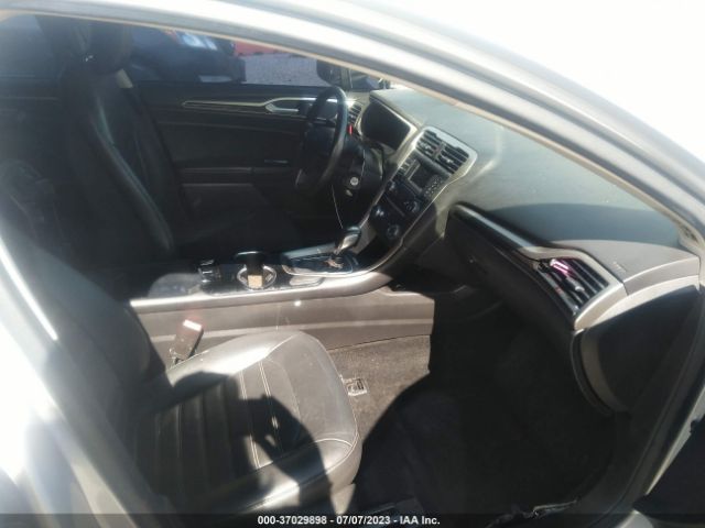 3FA6P0HD1FR131904 Ford FUSION SE