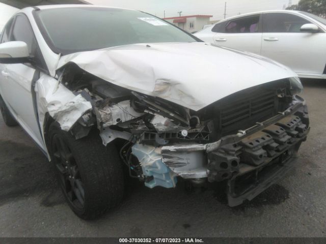 1FADP3K29GL320610 Ford FOCUS SE