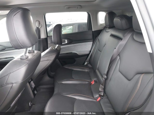 3C4NJDFB4NT181584 Jeep Compass Latitude Lux