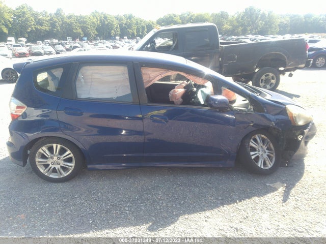 2011 HONDA FIT SPORT VIN: JHMGE8G59BC021090