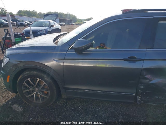 3VV2B7AX4LM024103 Volkswagen Tiguan Se/sel/se R-line Black