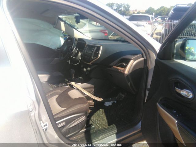 1C4PJMCB8JD593388 Jeep Cherokee Latitude
