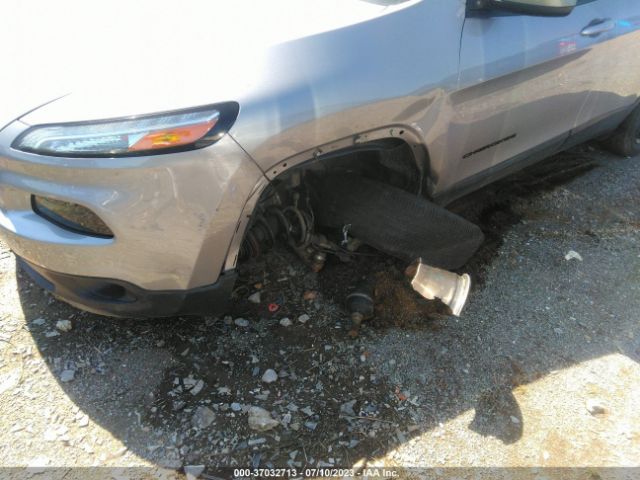 1C4PJMCB8JD593388 Jeep Cherokee Latitude