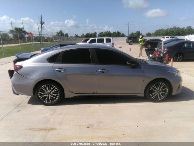 3KPF54AD9NE435943 KIA Forte Gt-line