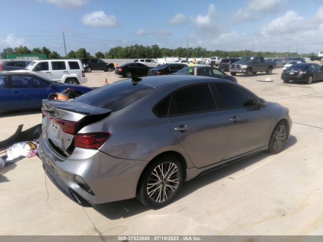 3KPF54AD9NE435943 KIA Forte Gt-line