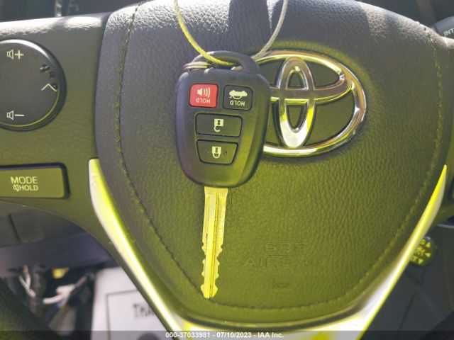 5YFBURHE3HP576412 Toyota COROLLA LE