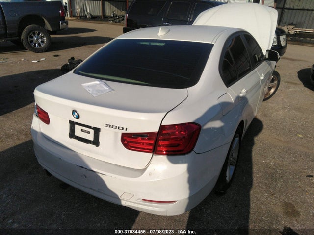 WBA3B1C50EK134195 BMW 3 Series 320i