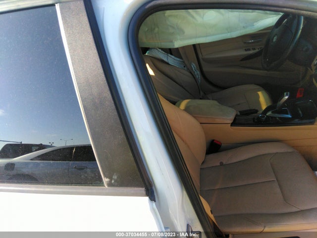 WBA3B1C50EK134195 BMW 3 Series 320i