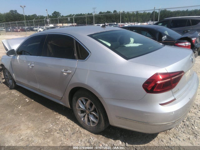 1VWAT7A39HC067667 Volkswagen Passat 1.8t S