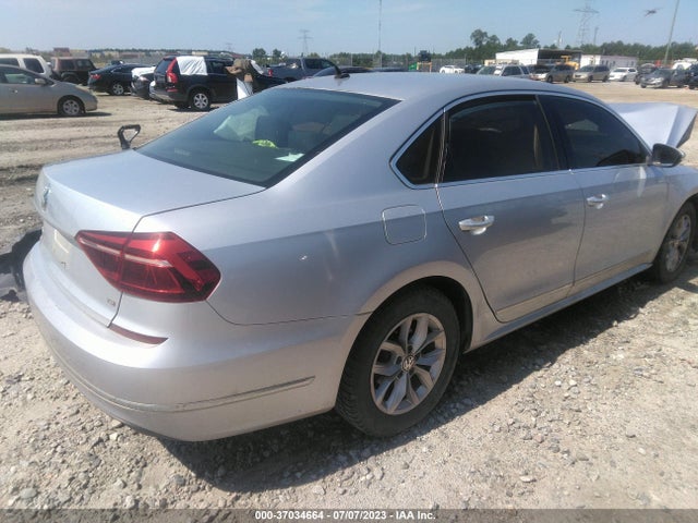 1VWAT7A39HC067667 Volkswagen Passat 1.8t S