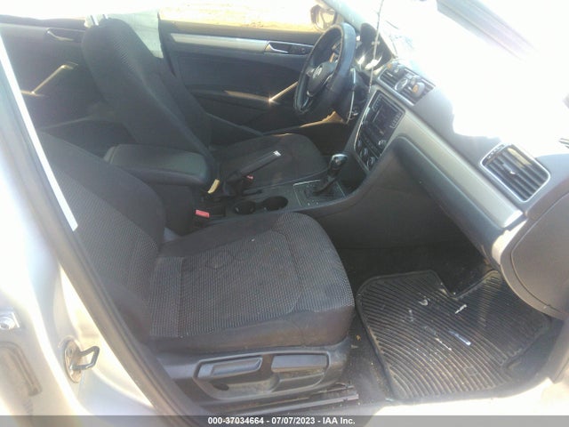 1VWAT7A39HC067667 Volkswagen Passat 1.8t S