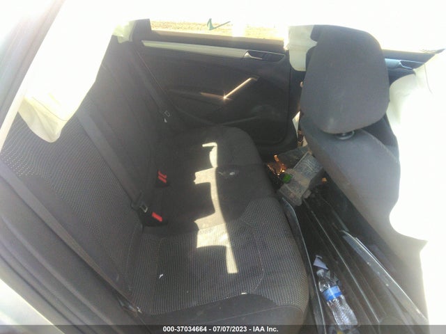 1VWAT7A39HC067667 Volkswagen Passat 1.8t S