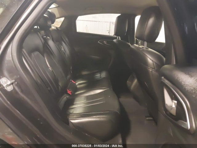 Chrysler 200 Limited Platinum 2017 1C3CCCAB7HN510757 Image 8