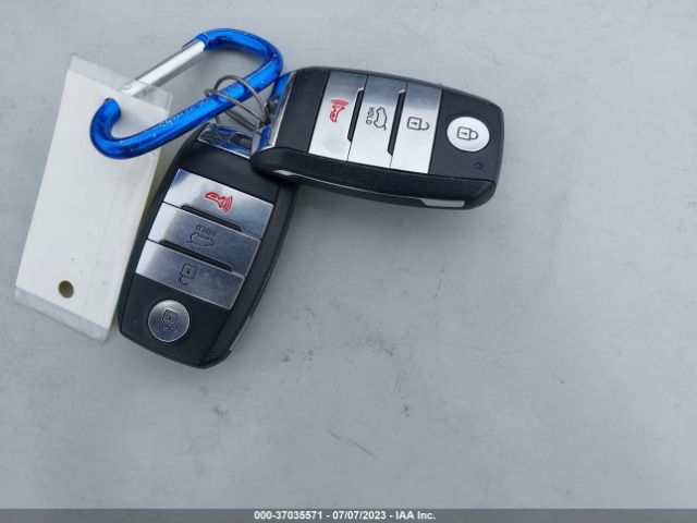 KNDCB3LCXJ5160390 KIA NIRO LX