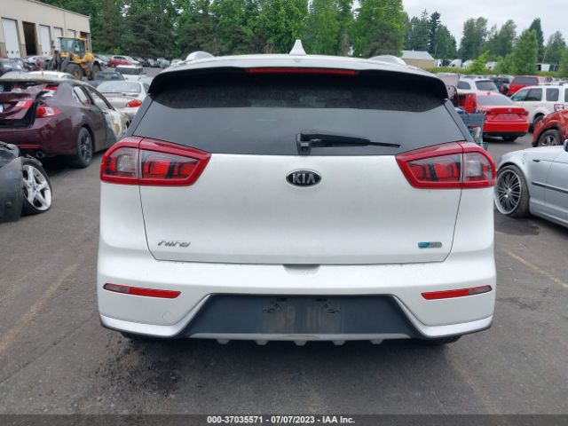 KNDCB3LCXJ5160390 KIA NIRO LX
