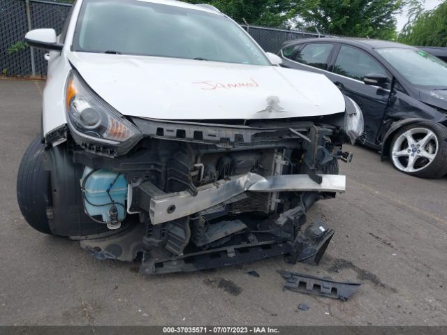 KNDCB3LCXJ5160390 KIA NIRO LX