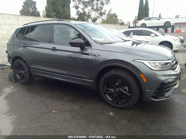 3VVCB7AX0PM057996 Volkswagen Tiguan Se R-line Black