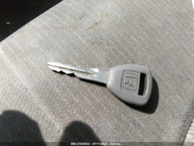 2000 HONDA ACCORD SDN LX VIN: 1HGCG6656YA091717