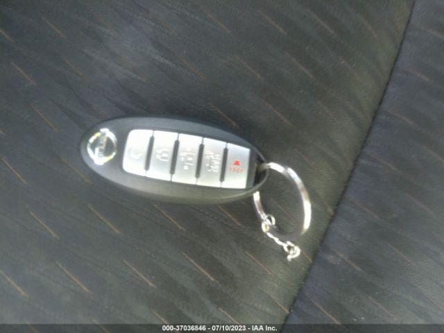 KNMAT2MTXHP568593 Nissan ROGUE SV