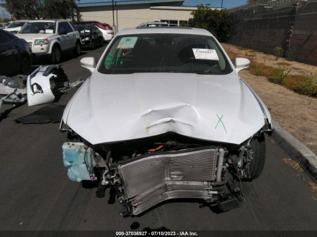 3FA6P0RU3KR141942 Ford Fusion Hybrid Titanium
