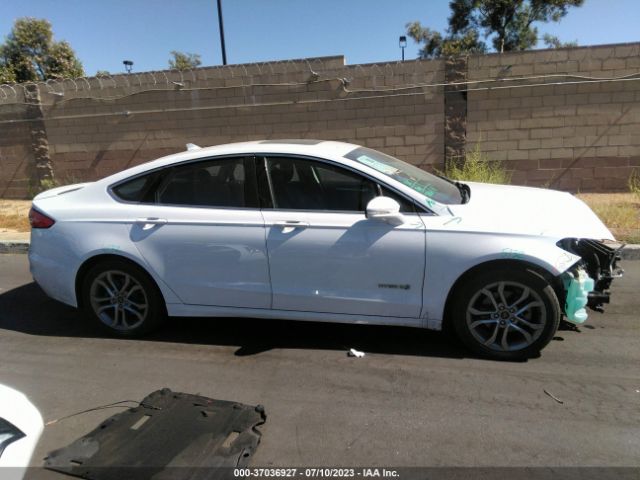 3FA6P0RU3KR141942 Ford Fusion Hybrid Titanium