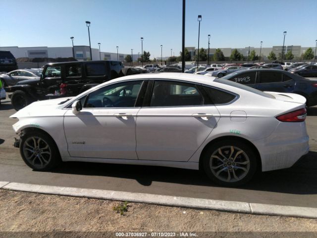 3FA6P0RU3KR141942 Ford Fusion Hybrid Titanium