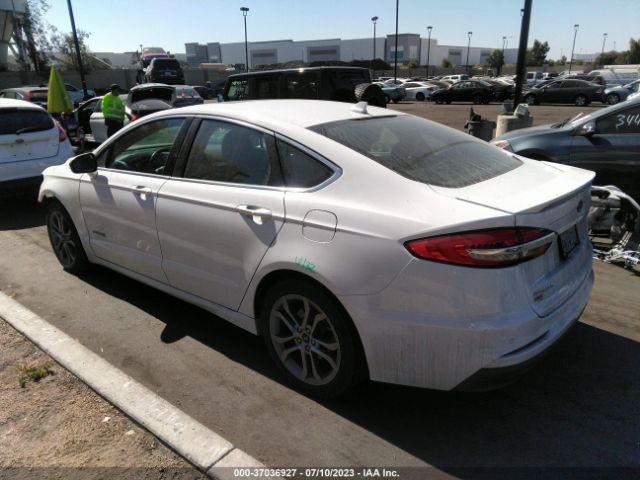 3FA6P0RU3KR141942 Ford Fusion Hybrid Titanium