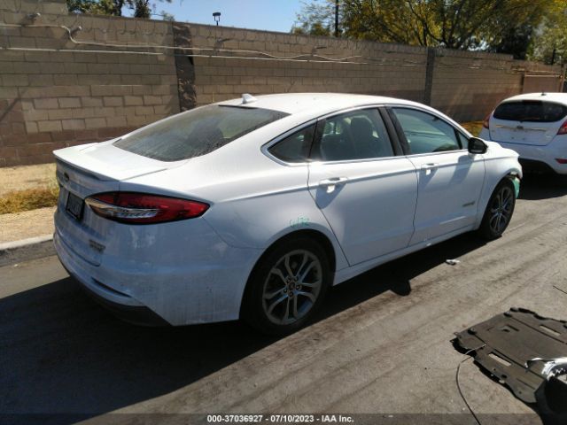 3FA6P0RU3KR141942 Ford Fusion Hybrid Titanium