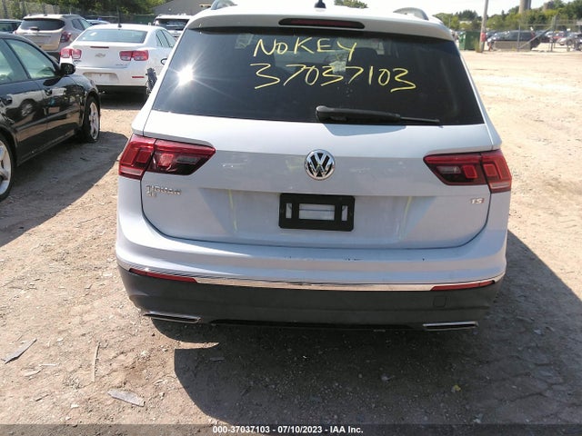 2018 VOLKSWAGEN TIGUAN SEL/SE VIN: 3VV3B7AX1JM214197