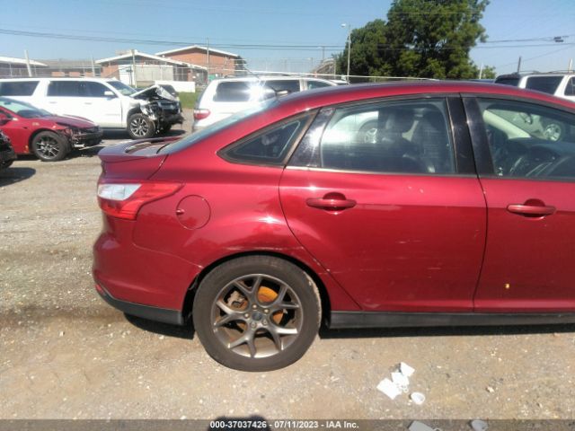 1FADP3F27EL126813 Ford FOCUS SE